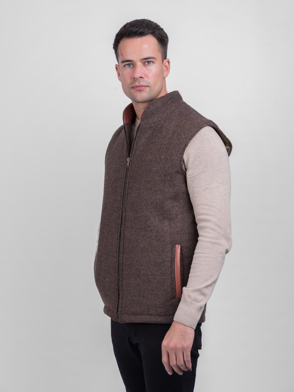 Gilet sans manches en tweed marron avec bordures en cuir Burns Barleycorn