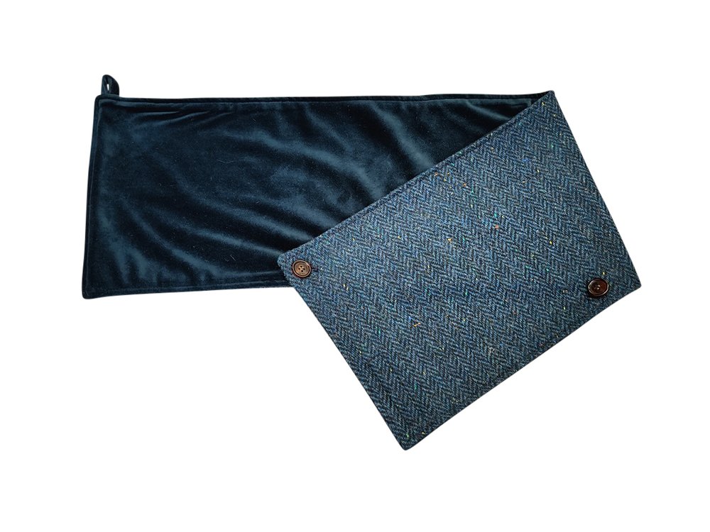 Blauer Tweed-Schal mit Fischgrätenmuster und wendbarer blauer Samt-Schal